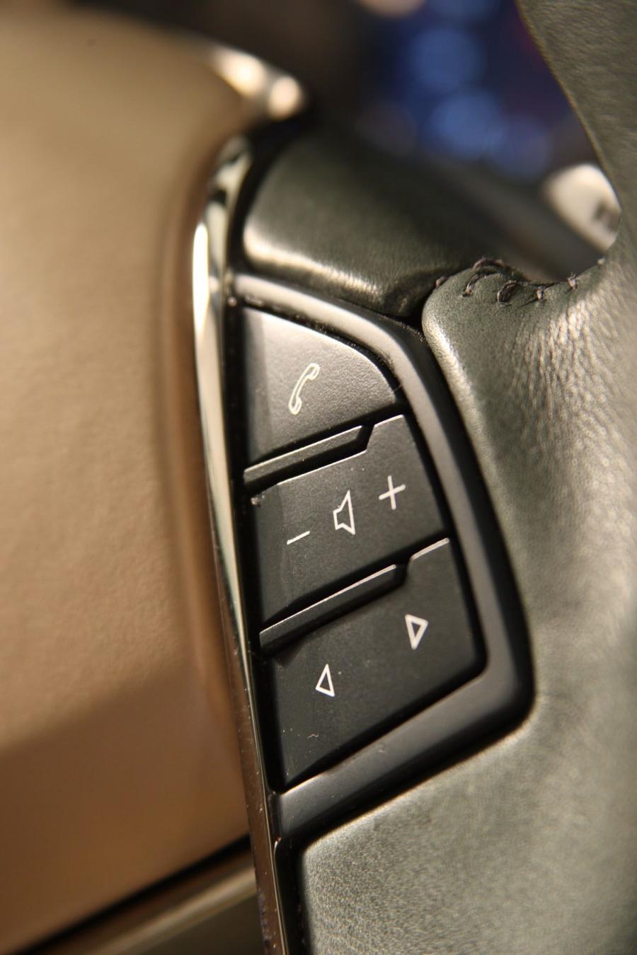 Детали интерьера Fisker Karma Q-Drive 2009 года  (фото 7 из 66)